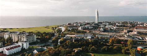 Malmö: the Swedish miracle that transformed an industrial city .